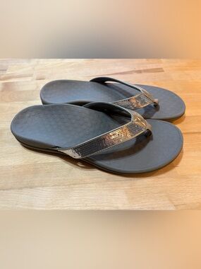 Vionic Tide Sandal orthopedic arch support silver sequin flip flop, Size 11